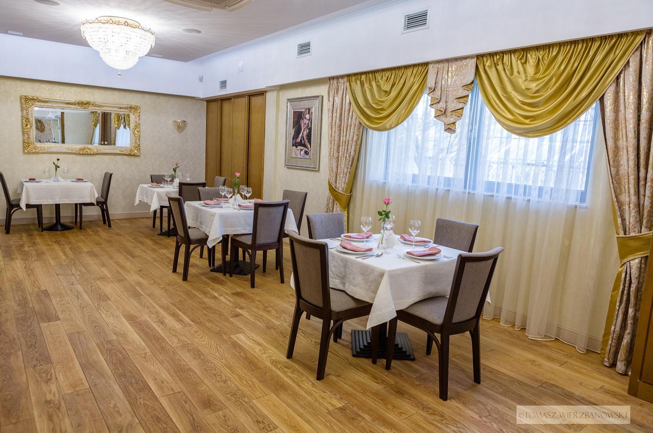 Hotel Lord Krosno Esterno foto