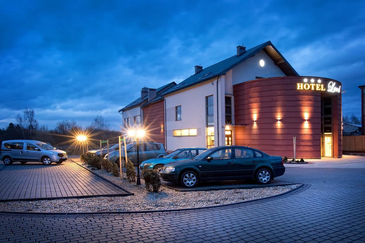 Hotel Lord Krosno Esterno foto