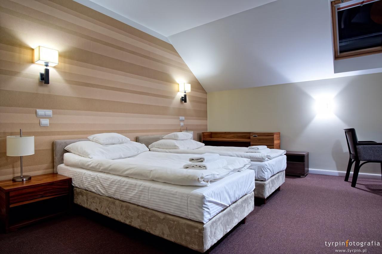 Hotel Lord Krosno Esterno foto
