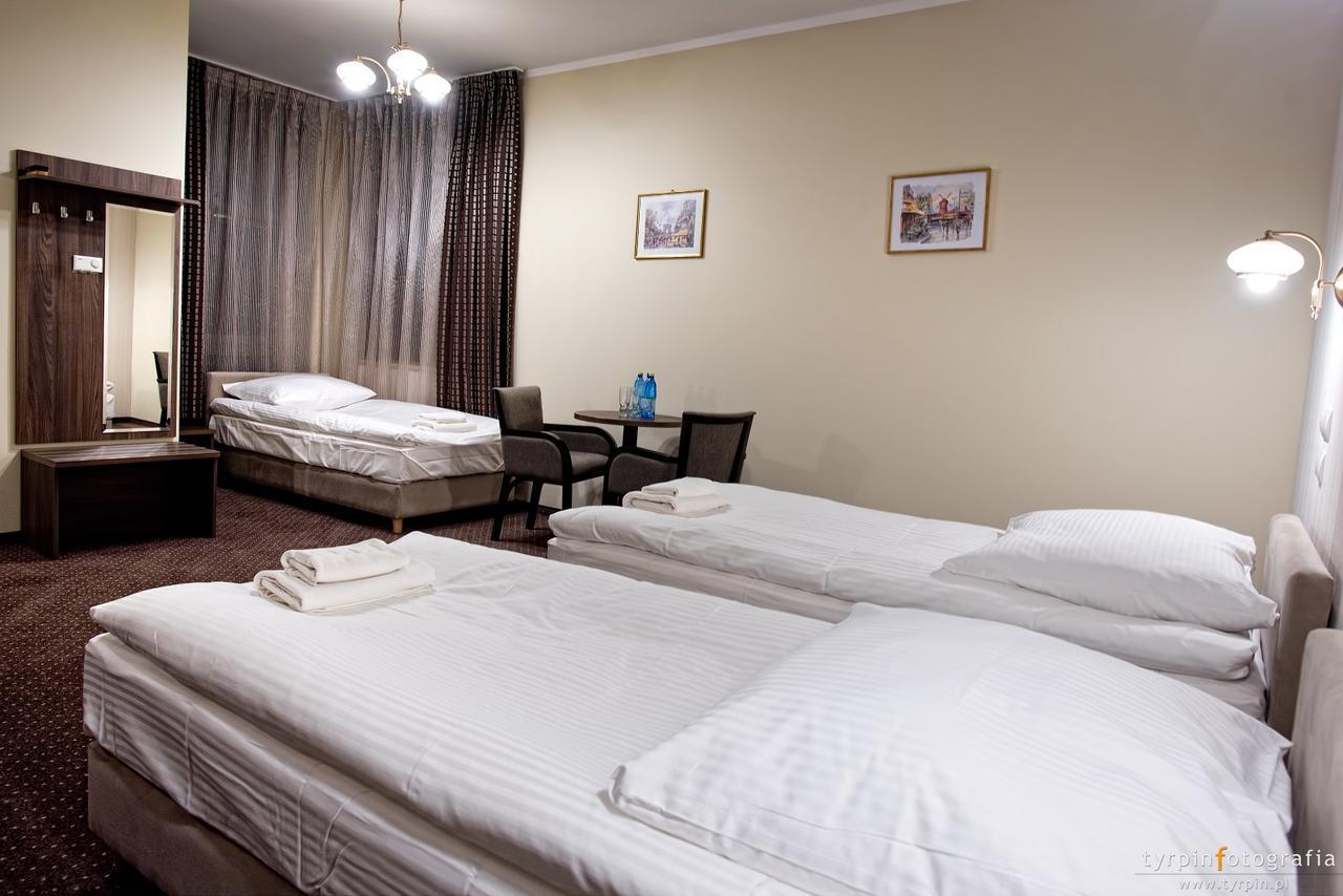 Hotel Lord Krosno Esterno foto
