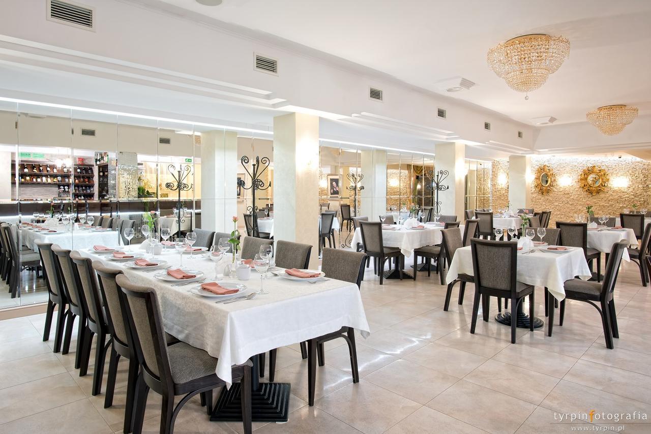 Hotel Lord Krosno Esterno foto