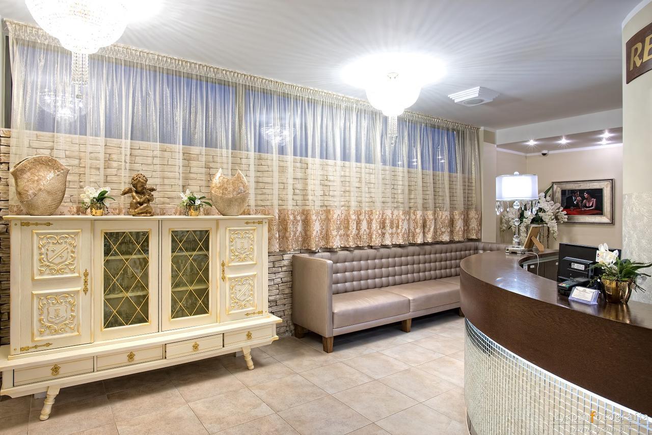 Hotel Lord Krosno Esterno foto