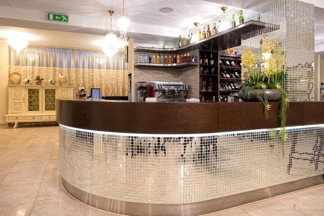 Hotel Lord Krosno Esterno foto